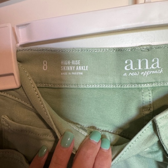 A.n.a Size 8 Women's Green Jeans - Picture 3 of 6